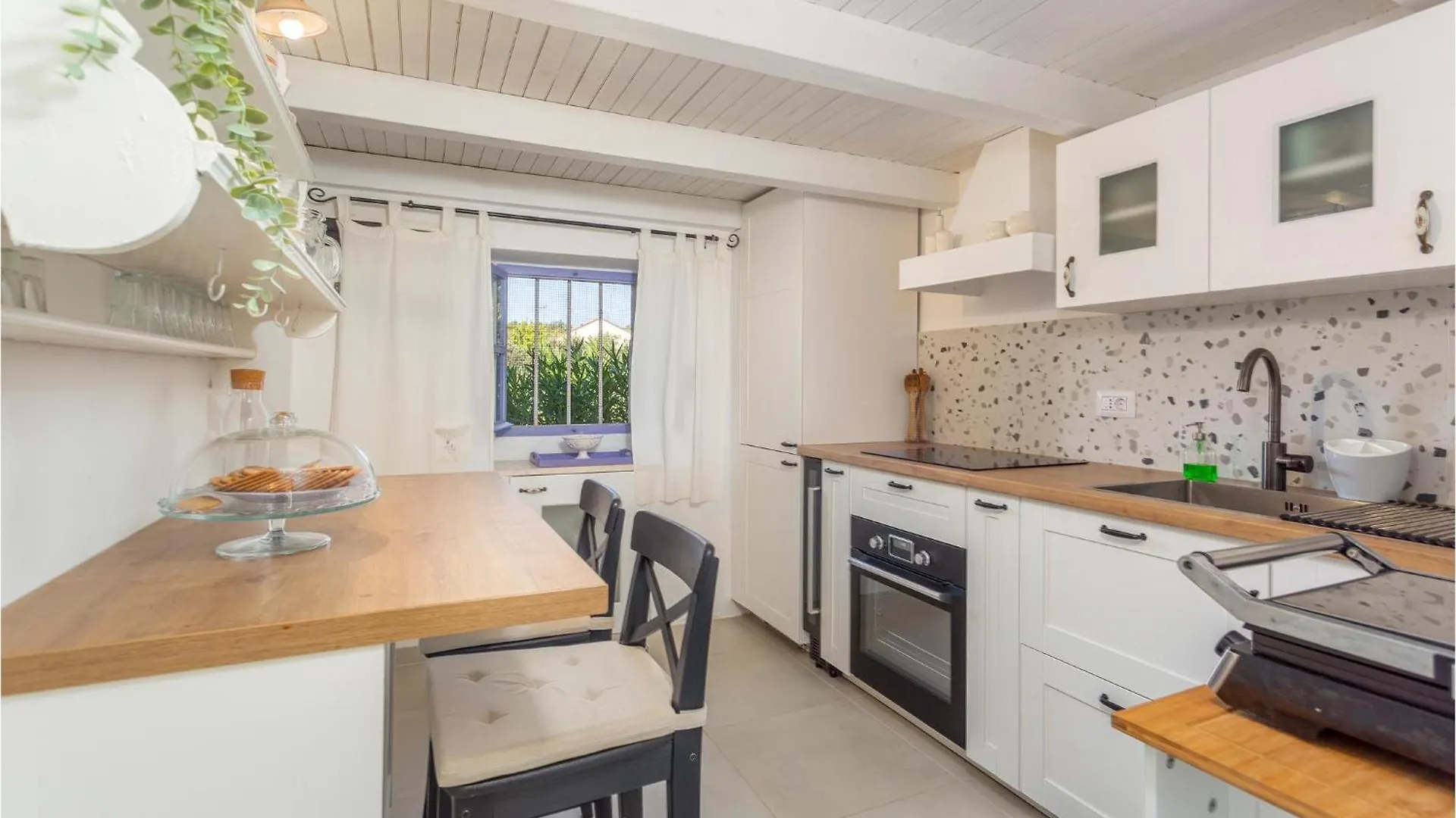 2 Bedroom Lovely Home In Punta Kriza Nerezine 0*,  Croatia