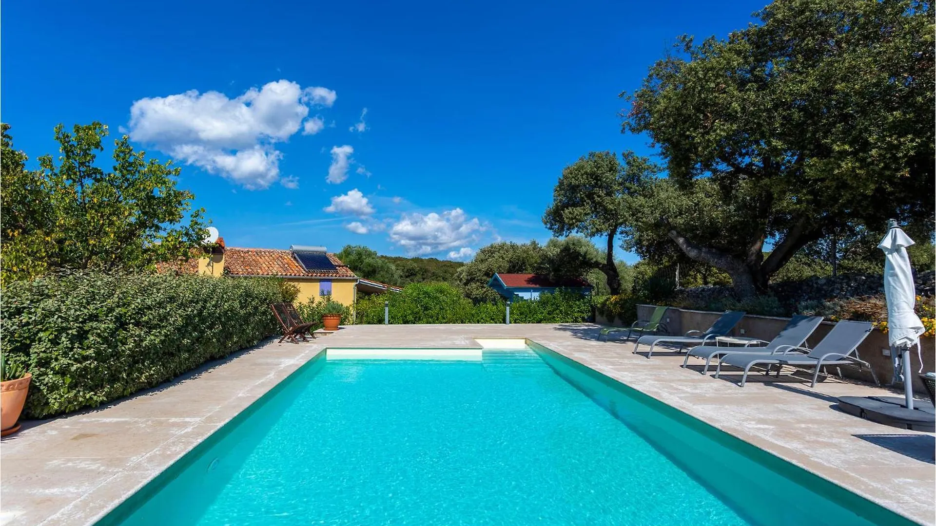 2 Bedroom Lovely Home In Punta Kriza Nerezine 0*,
