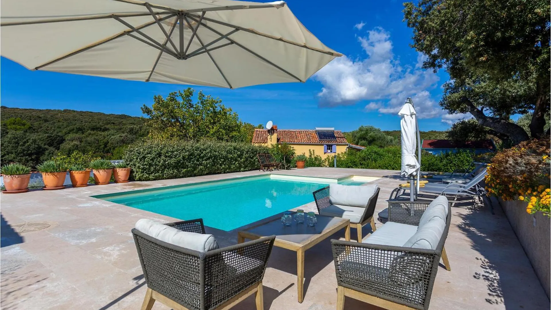 2 Bedroom Lovely Home In Punta Kriza contacts